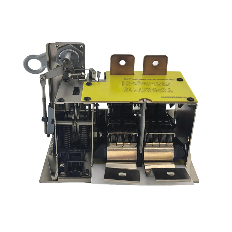 Vista traseira do disjuntor monofásico do transformador imerso em óleo CSP 625A, terminais de fiação de cobre exibidos