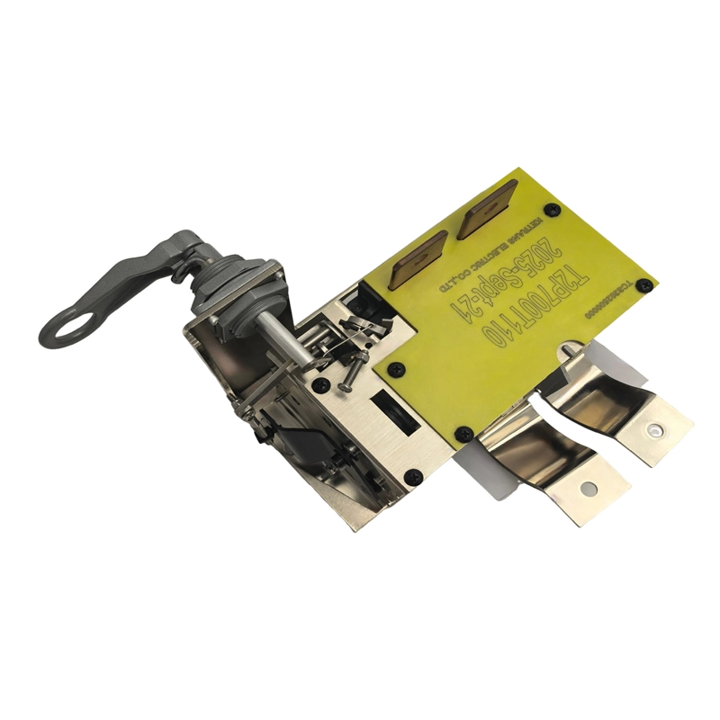 Disjuntor de óleo monofásico 700A CSP 167KVA detalhe da conexão plana